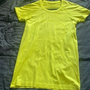 Greenish yellowish top